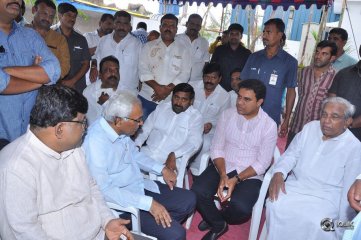 Celebs Pay Condolences to C Narayana Reddy